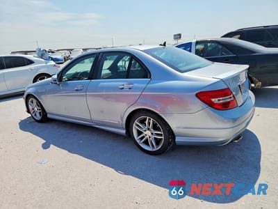 Drugie zdjęcie samochodu z przodu: 2013 MERCEDES-BENZ C 300 4MATIC VIN:WDDGF8AB4DR251896 - miniatura