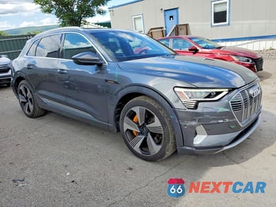Czwarte zdjęcie samochodu z boku: 2019 AUDI E-TRON PRESTIGE VIN:WA1VAAGE6KB007501 - miniatura