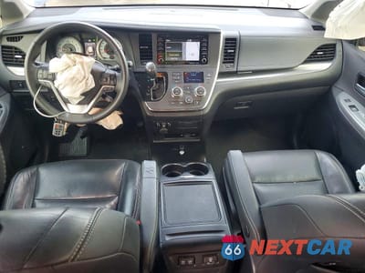 Zdjęcie 8 z 13 samochodu: 2018 TOYOTA SIENNA SE PREMIUM 8-PASSENGER VIN:5TDXZ3DC3JS924151 - miniatura
