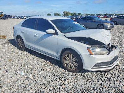 Czwarte zdjęcie samochodu z boku: 2017 VOLKSWAGEN JETTA S VIN:3VW2B7AJ5HM412200 - miniatura