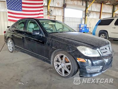 Czwarte zdjęcie samochodu z boku: 2014 MERCEDES-BENZ C 250 VIN:WDDGF4HB4EG252123 - miniatura