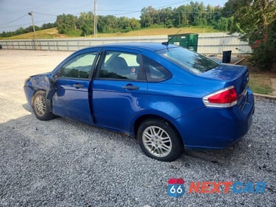 Drugie zdjęcie samochodu z przodu: 2010 FORD FOCUS SE VIN:1FAHP3FN1AW201106 - miniatura