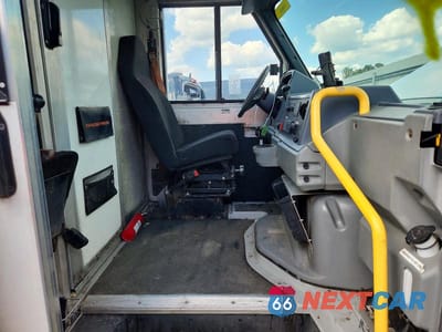Zdjęcie 7 z 12 samochodu: 2018 ISUZU NPR VIN:JALB4T170J7W02138 - miniatura