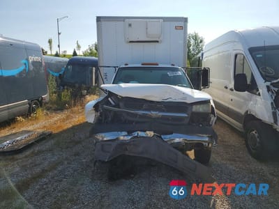 Piąte zdjęcie samochodu w środku: 2003 CHEVROLET SILVERADO C3500 REFRIGERATED BOX TRUCK VIN:1GBJC34U43E189161 - miniatura
