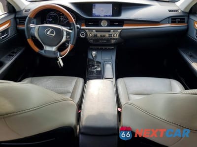 Zdjęcie 8 z 12 samochodu: 2013 LEXUS ES 300H VIN:JTHBW1GG5D2003923 - miniatura