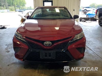 Piąte zdjęcie samochodu w środku: 2018 TOYOTA CAMRY SE VIN:4T1B11HK8JU661086 - miniatura
