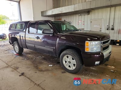 Czwarte zdjęcie samochodu z boku: 2008 CHEVROLET SILVERADO K1500 VIN:2GCEK190481211842 - miniatura