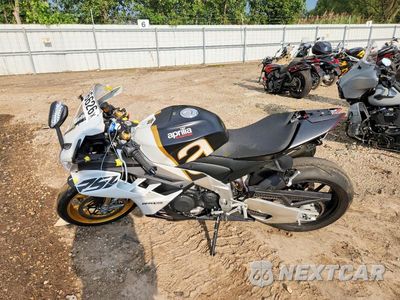 Trzecie zdjęcie samochodu z tyłu: 2024 APRILIA RSV4 1100 FACTORY VIN:ZD4KYUB0XRS000969 - miniatura