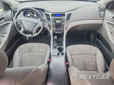 Zdjęcie 8 z 12 samochodu: 2011 HYUNDAI SONATA SE VIN:5NPEC4AC4BH224987 - miniatura