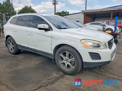 Czwarte zdjęcie samochodu z boku: 2013 VOLVO XC60 T6 VIN:YV4902DZ4D2371987 - miniatura