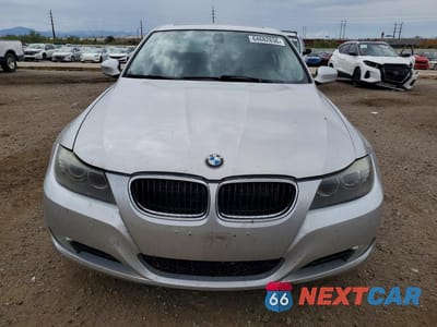 Piąte zdjęcie samochodu w środku: 2011 BMW 328 XI VIN:WBAPK7C50BF088005 - miniatura