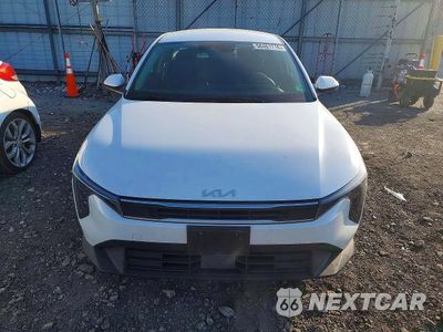 Piąte zdjęcie samochodu w środku: 2025 KIA K4 LXS VIN:3KPFT4DEXSE220528 - miniatura