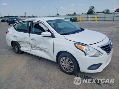 Czwarte zdjęcie samochodu z boku: 2019 NISSAN VERSA SV VIN:3N1CN7AP6KL869908 - miniatura