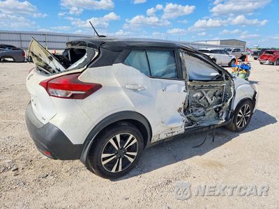 Trzecie zdjęcie samochodu z tyłu: 2018 NISSAN KICKS SV VIN:3N1CP5CU1JL516637 - miniatura