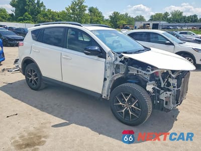 Czwarte zdjęcie samochodu z boku: 2018 TOYOTA RAV4 SE VIN:JTMJFREV4JJ739282 - miniatura