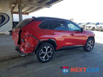 Trzecie zdjęcie samochodu z tyłu: 2021 TOYOTA RAV4 PRIME XSE VIN:JTMFB3FV1MD010009 - miniatura