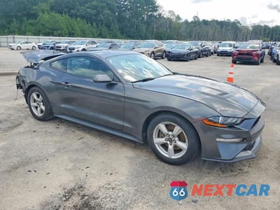 Czwarte zdjęcie samochodu z boku: 2019 FORD MUSTANG VIN:1FA6P8THXK5160792 - miniatura