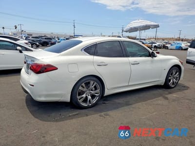 Trzecie zdjęcie samochodu z tyłu: 2015 INFINITI Q70 3.7 VIN:JN1BY1AP3FM542703 - miniatura
