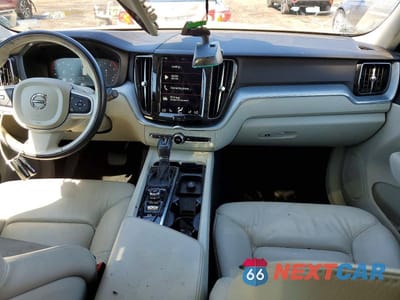 Zdjęcie 8 z 13 samochodu: 2018 VOLVO XC60 T5 MOMENTUM VIN:YV4102RK2J1019565 - miniatura