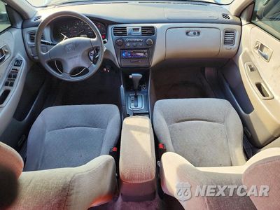 Zdjęcie 8 z 13 samochodu: 2002 HONDA ACCORD LX VIN:JHMCG665X2C014809 - miniatura
