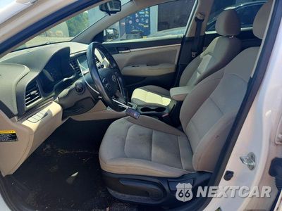 Zdjęcie 7 z 12 samochodu: 2019 HYUNDAI ELANTRA SE VIN:5NPD84LF6KH403200 - miniatura