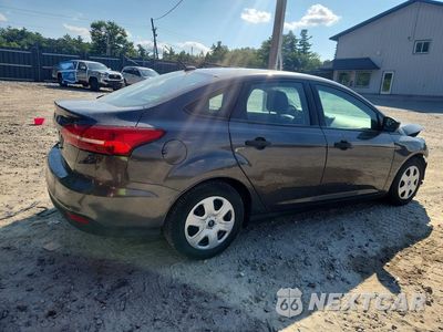 Trzecie zdjęcie samochodu z tyłu: 2018 FORD FOCUS S VIN:1FADP3E20JL306579 - miniatura