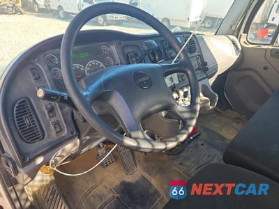 Zdjęcie 8 z 12 samochodu: 2017 FREIGHTLINER BUSINESS CLASS M2 FLATBED TRUCK VIN:1FVACXDT9HHJF1568 - miniatura