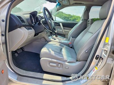 Zdjęcie 7 z 13 samochodu: 2011 TOYOTA HIGHLANDER SE VIN:5TDBK3EH5BS041680 - miniatura