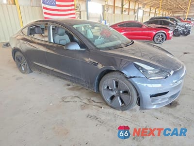 Czwarte zdjęcie samochodu z boku: 2023 TESLA MODEL 3 VIN:5YJ3E1EA3PF613456 - miniatura