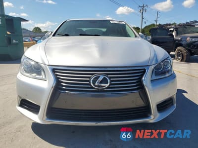 Piąte zdjęcie samochodu w środku: 2014 LEXUS LS 460 VIN:JTHCL5EFXE5022496 - miniatura