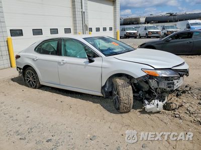 Czwarte zdjęcie samochodu z boku: 2022 TOYOTA CAMRY XLE VIN:4T1F11AK4NU700192 - miniatura