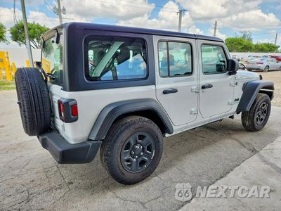 Trzecie zdjęcie samochodu z tyłu: 2025 JEEP WRANGLER SPORT VIN:1C4PJXDN7SW626042 - miniatura