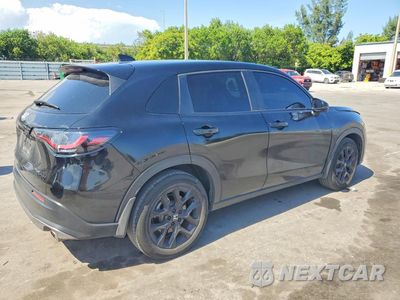 Trzecie zdjęcie samochodu z tyłu: 2024 HONDA HR-V SPORT VIN:3CZRZ1H54RM724572 - miniatura