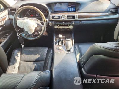 Zdjęcie 8 z 13 samochodu: 2013 LEXUS LS 460 VIN:JTHCL5EF7D5018193 - miniatura