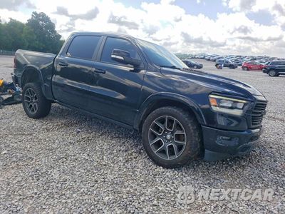 Czwarte zdjęcie samochodu z boku: 2019 RAM 1500 LARAMIE VIN:1C6SRFJT4KN845425 - miniatura