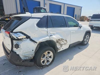 Trzecie zdjęcie samochodu z tyłu: 2020 TOYOTA RAV4 XLE VIN:JTMW1RFV8LD056179 - miniatura