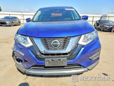 Piąte zdjęcie samochodu w środku: 2018 NISSAN ROGUE S VIN:5N1AT2MTXJC717738 - miniatura