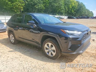 Czwarte zdjęcie samochodu z boku: 2025 TOYOTA RAV4 LE VIN:2T3K1RFV9SC325775 - miniatura