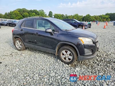Czwarte zdjęcie samochodu z boku: 2015 CHEVROLET TRAX 1LT VIN:3GNCJRSB3FL210785 - miniatura