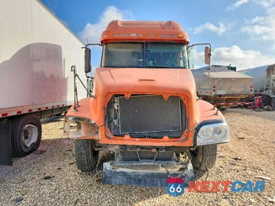 Piąte zdjęcie samochodu w środku: 2004 FREIGHTLINER CST120 TRUCK CAB AND CHASSIS VIN:1FUJBBCG24LM53519 - miniatura