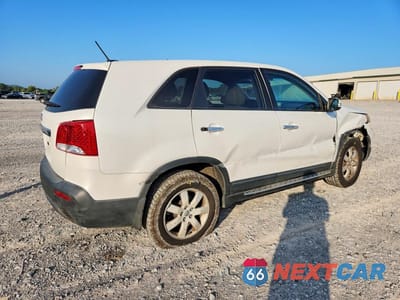 Trzecie zdjęcie samochodu z tyłu: 2012 KIA SORENTO LX VIN:5XYKT3A1XCG222410 - miniatura