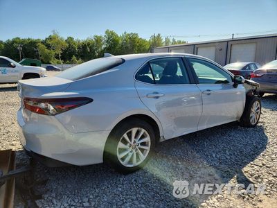 Trzecie zdjęcie samochodu z tyłu: 2022 TOYOTA CAMRY LE VIN:4T1C11BK8NU049165 - miniatura