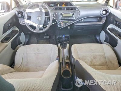 Zdjęcie 8 z 12 samochodu: 2014 TOYOTA PRIUS C ONE VIN:JTDKDTB32E1566927 - miniatura
