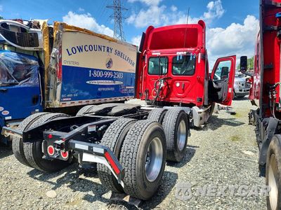 Trzecie zdjęcie samochodu z tyłu: 2024 FREIGHTLINER CASCADIA 116 SEMI TRUCK VIN:1FUJHTDV9RLVJ1635 - miniatura