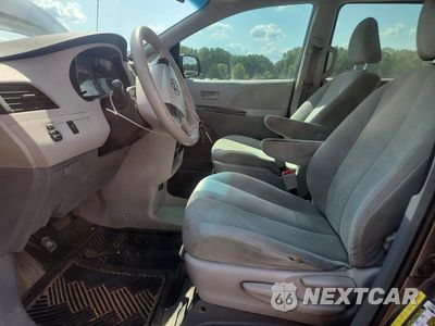Zdjęcie 7 z 13 samochodu: 2013 TOYOTA SIENNA L 7-PASSENGER VIN:5TDZK3DC8DS398536 - miniatura