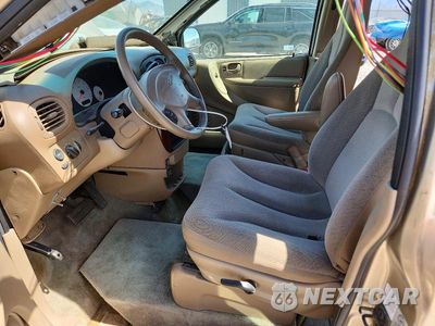 Zdjęcie 7 z 14 samochodu: 2002 CHRYSLER TOWN AND COUNTRY LX VIN:2C4GP44372R531775 - miniatura