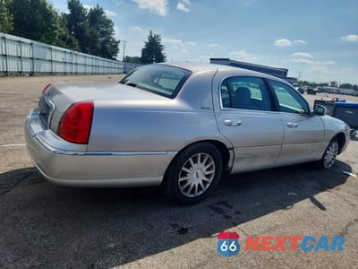 Trzecie zdjęcie samochodu z tyłu: 2007 LINCOLN TOWN CAR SIGNATURE VIN:1LNHM81W67Y601087 - miniatura