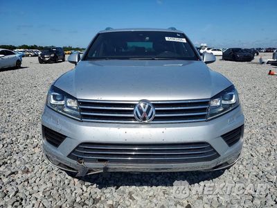 Piąte zdjęcie samochodu w środku: 2017 VOLKSWAGEN TOUAREG WOLFSBURG VIN:WVGRF7BPXHD004646 - miniatura