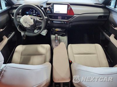 Zdjęcie 8 z 12 samochodu: 2025 LEXUS UX 300H F SPORT DESIGN VIN:JTHUCJDH7S2006396 - miniatura