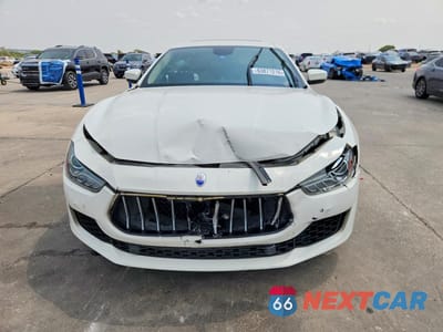 Piąte zdjęcie samochodu w środku: 2020 MASERATI GHIBLI VIN:ZAM57XSA7L1344418 - miniatura